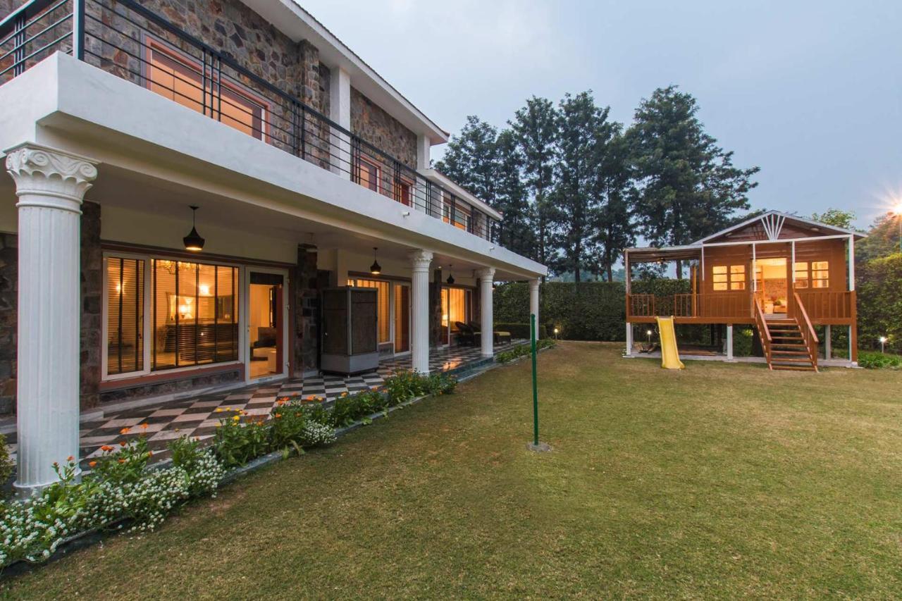 Stayvista At The Banyan Abode With Pool Table, Pet Friendly & Outdoor Pool マネサール エクステリア 写真