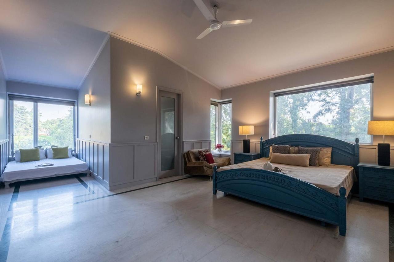Stayvista At The Banyan Abode With Pool Table, Pet Friendly & Outdoor Pool マネサール エクステリア 写真