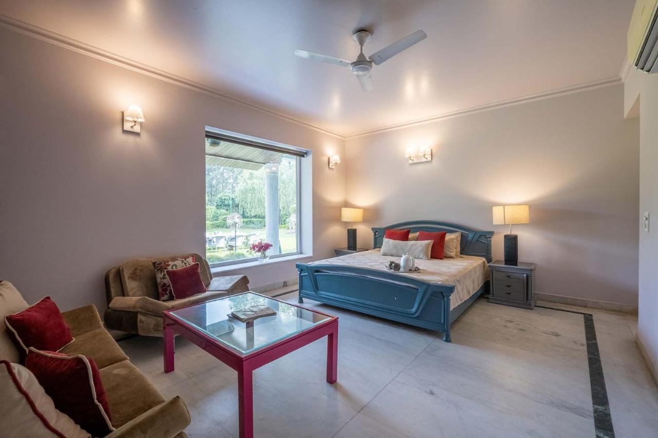 Stayvista At The Banyan Abode With Pool Table, Pet Friendly & Outdoor Pool マネサール エクステリア 写真